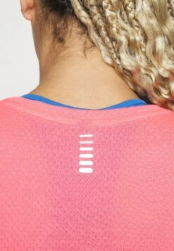 Under Armour Streaker - Sport T-Shirt - Pink Shock -Under Armour Winkel 091079672b3b420bb8bf6dfcf42953a6