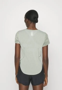 Under Armour Streaker Speed Camo - Sport T-Shirt - Grove Green -Under Armour Winkel 0ca142cfb6734cbd8751f6e771dc43ae