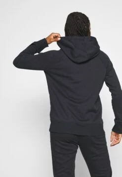 Under Armour Rival Hoodie - Hoodie - Black -Under Armour Winkel 15d4212831aa4cec99656a76a631e57f