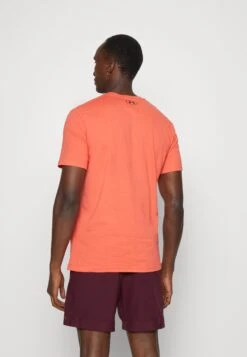 Under Armour Sportstyle - T-Shirt Basic - Red/Black -Under Armour Winkel 1944e34d15bb4b85ade46057105e3e9a