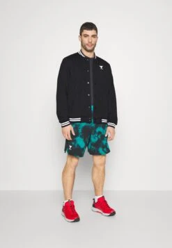 Under Armour Varsity Jacket - Outdoorjas - Black/White/White -Under Armour Winkel 2dc17138e7064a97a5c22c34c8fa2d69