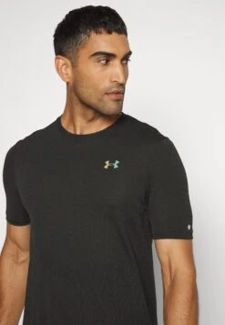 Under Armour Rush Seamless Geosport Ss - T-Shirt Basic - Black 13 Under Armour Rush Seamless Geosport Ss - T-Shirt Basic - Black -Under Armour Winkel 44f0535a8c454476822bd99c7b282f10