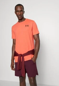 Under Armour Sportstyle - T-Shirt Basic - Red/Black -Under Armour Winkel 6497956201974af3b1f572ef27bbf1c1