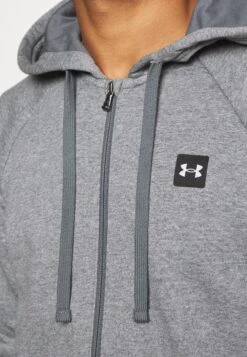 Under Armour Rival Hoodie - Sweater Met Rits - Pitch Gray Light Heather/Onyx White -Under Armour Winkel 6dde1576c8754eaa979992eecca1f0c1