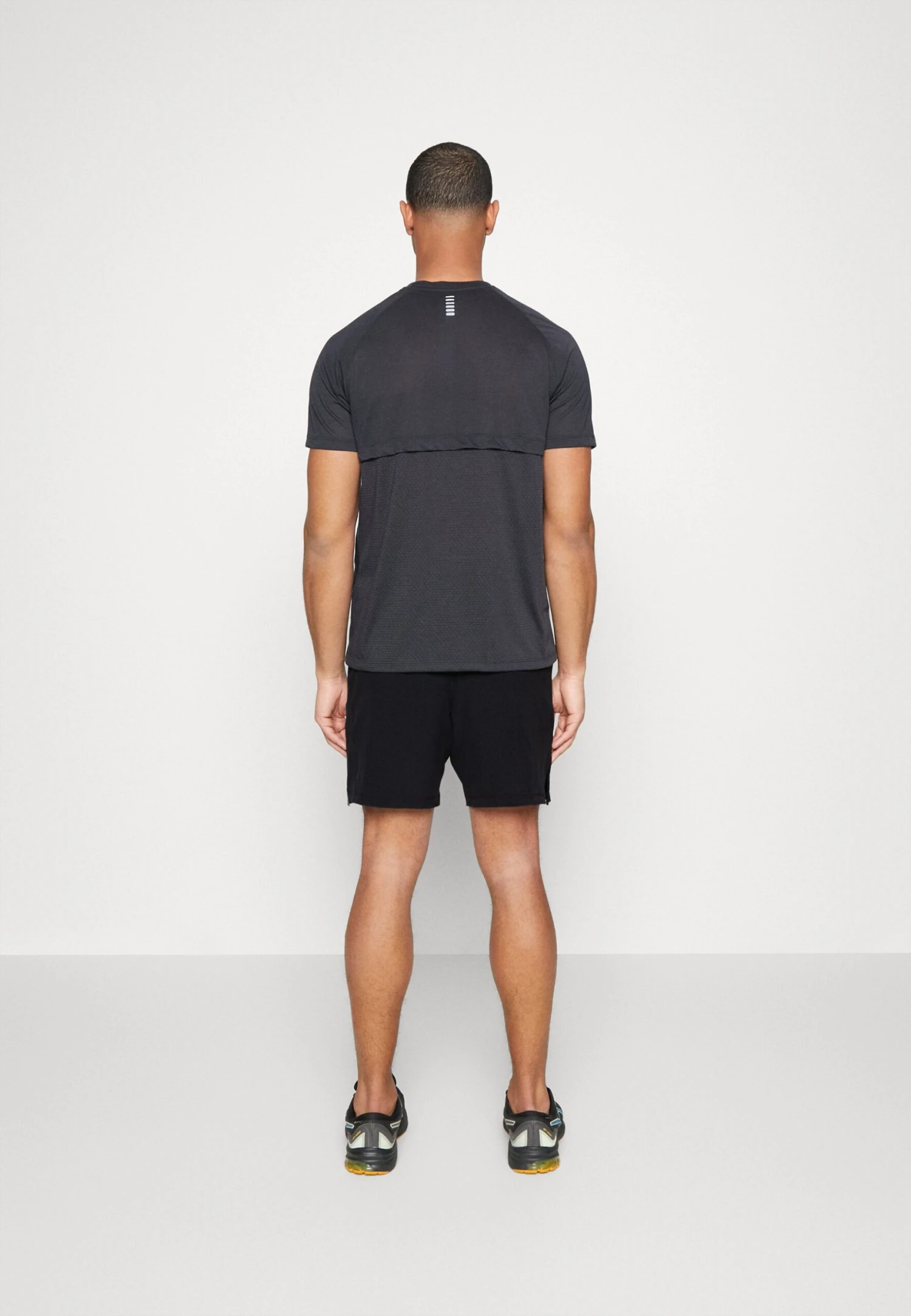 Under Armour Launch Elite - Korte Broeken - Black/Reflective 3 Under Armour Launch Elite - Korte Broeken - Black/Reflective - Afbeelding 3