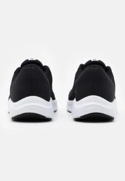 Under Armour Charged Pursuit 3 - Hardloopschoenen Neutraal - Black/White 9 Under Armour Charged Pursuit 3 - Hardloopschoenen Neutraal - Black/White -Under Armour Winkel 7d747cca82644e3bb1af53909b63f643