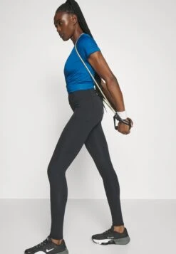 Under Armour Tech Solid - T-Shirt Basic - Varsity Blue -Under Armour Winkel 8766f2859b504ce4873eed5df4a02695