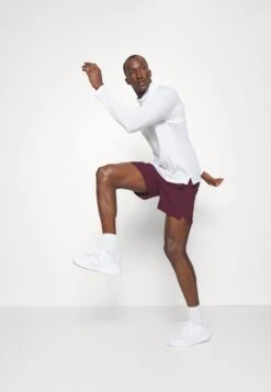 Under Armour Launch - Korte Broeken - Dark Maroon -Under Armour Winkel 97836a08d85940a583029b09d7daab62