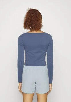 Under Armour Train Seamless - Longsleeve - Downpour Gray/White -Under Armour Winkel c8b8a90cc6bc4efbb6ec9df6ccf986a4