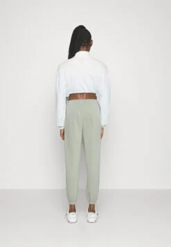 Under Armour Essential Joggers - Trainingsbroek - Grove Green/White -Under Armour Winkel cbbb2bd30df544e1bf5448456d6d4997