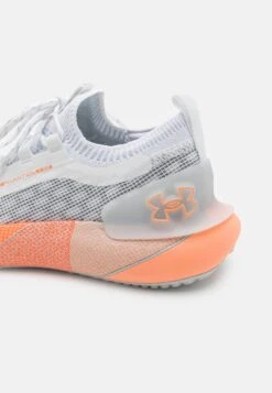 Under Armour Hovr Phantom 3 Se - Hardloopschoenen Neutraal - White/Halo Gray/Bubble Peach -Under Armour Winkel d91083ec7f9b4637b9b6c386357e86fc