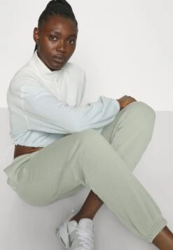 Under Armour Essential Joggers - Trainingsbroek - Grove Green/White -Under Armour Winkel ddbbd08dafcd4561abee6845b0322c09