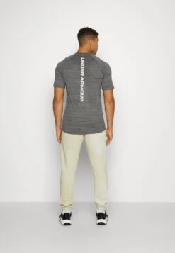 Under Armour Essential Novelty - Trainingsbroek - Khaki Base/White Clay/White -Under Armour Winkel e384882b1a0c488d952a30ea0f074f71