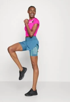 Under Armour Run Anywhere Crop - Sport T-Shirt - Rebel Pink/ Black -Under Armour Winkel eb6df07dff034f42adfb8d1b8effe228