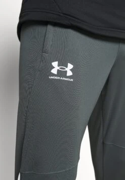 Under Armour Trainingsbroek - Pitch Gray -Under Armour Winkel f3f1425aa1114ce790327627ce8f9849